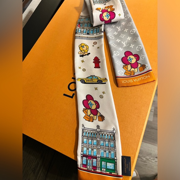 Louis Vuitton Vivienne Silk Satin Bandeau Twilly Light Grey Pink - Picture 10 of 11